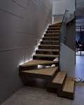 Интериорна стълба Rexal XR 14 стъпала, ширина 100 см, права конфигурация, дърво White, стъклен парапет, MOBIROLO